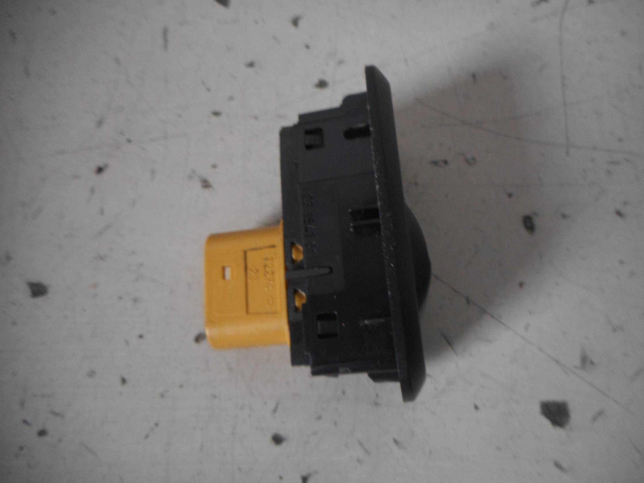 Interruttore alzacristalli porta ant.